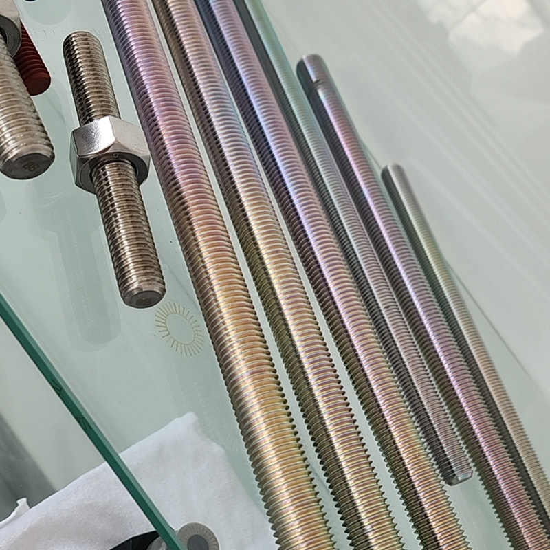 Cruach Cóimhiotal M27*300 PTFE / Cumhdach Dacromet B7 Studaí Snáithithe Slata